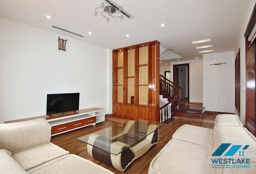 Bright 5 bedrooms house for rent in Tay Ho, Ha Noi