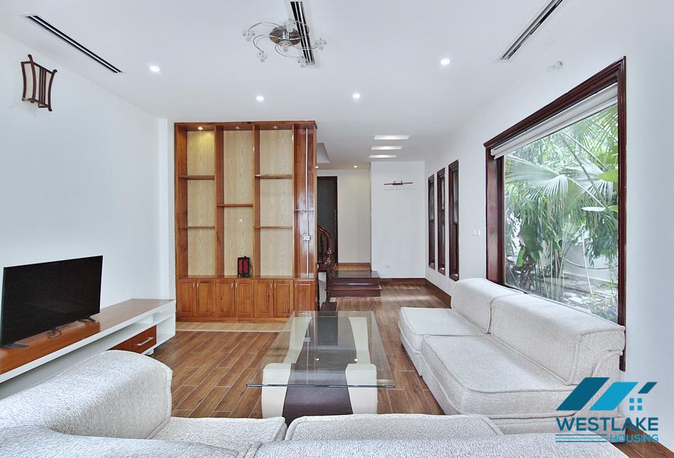 Bright 5 bedrooms house for rent in Tay Ho, Ha Noi