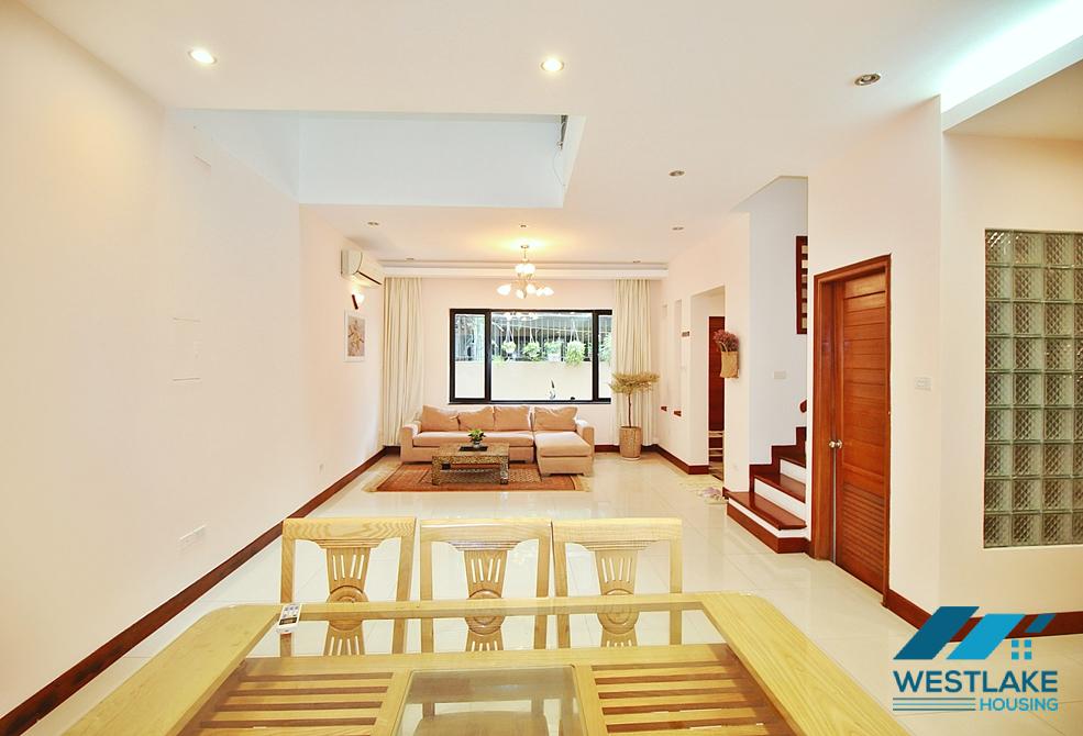 Four bedrooms house for rent in Tay Ho, Ha Noi