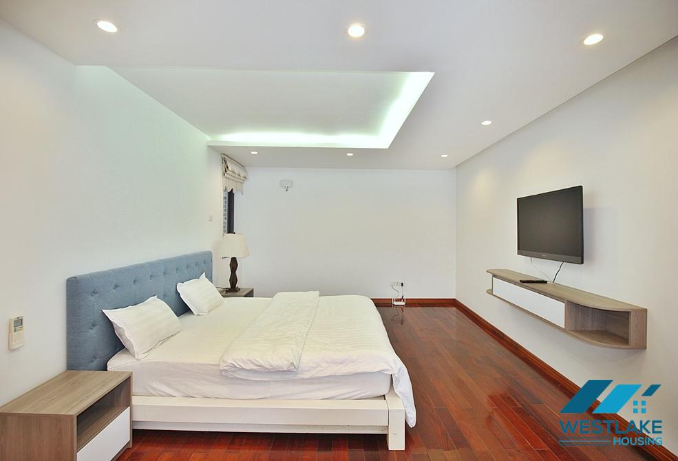 Lake view 3 bedroom apartment for rent in Yen Phu st, Tay Ho district