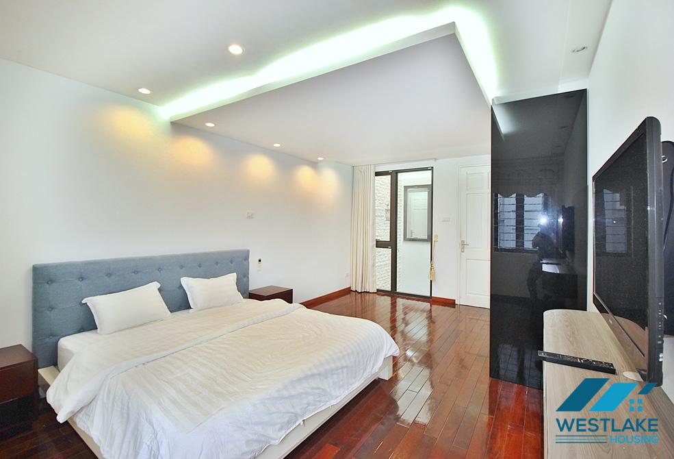 Lake view 3 bedroom apartment for rent in Yen Phu st, Tay Ho district