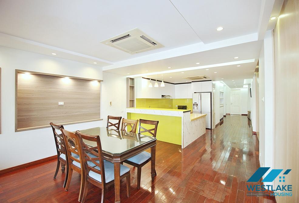 Lake view 3 bedroom apartment for rent in Yen Phu st, Tay Ho district