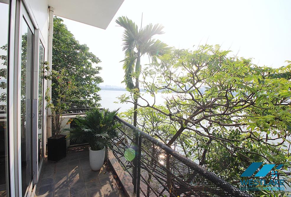 A lake view 2 bedroom apartment for rent in Quang khanh, Tay ho