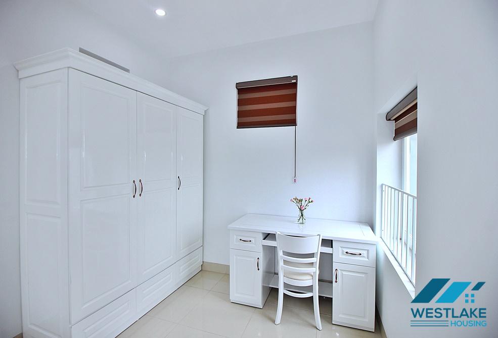 Good quality with white furnitures on the 5th floor for rent in Yen Phu st, Tay Ho