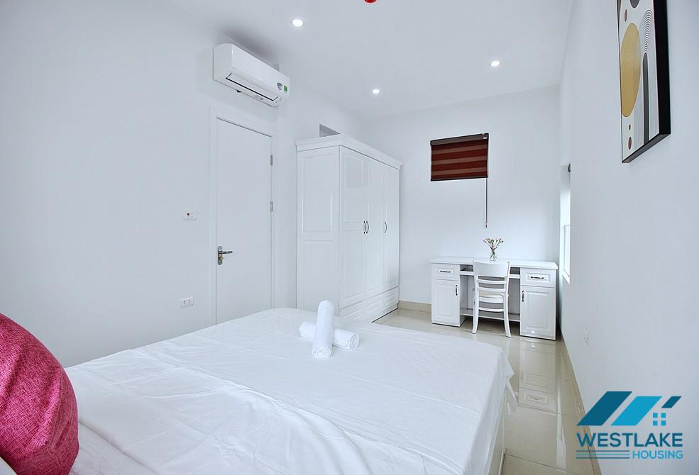 Good quality with white furnitures on the 5th floor for rent in Yen Phu st, Tay Ho