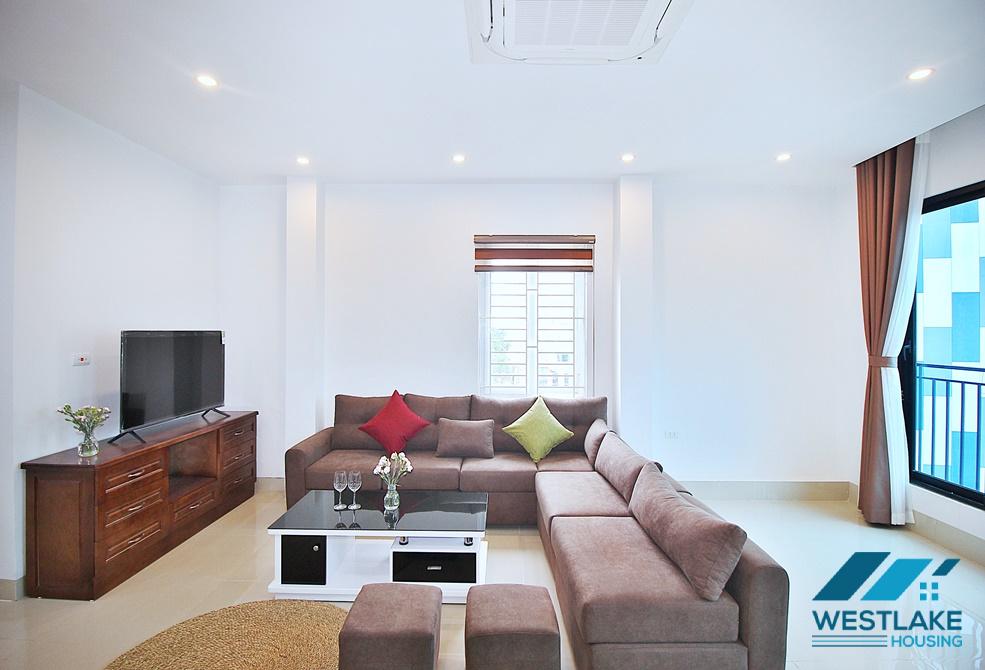 Good quality with white furnitures on the 5th floor for rent in Yen Phu st, Tay Ho