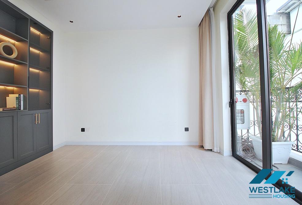 A luxury 4 bedroom apartment for lease in To ngoc van, Tay ho