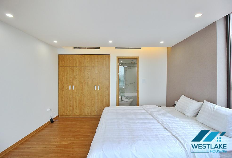 Renovated and lake view 2 beds apartment for rent in Quang An st, Tay Ho