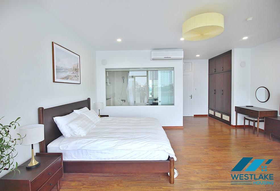 Lake view 03 bedrooms apartment for rent in Quang An st, Tay Ho district