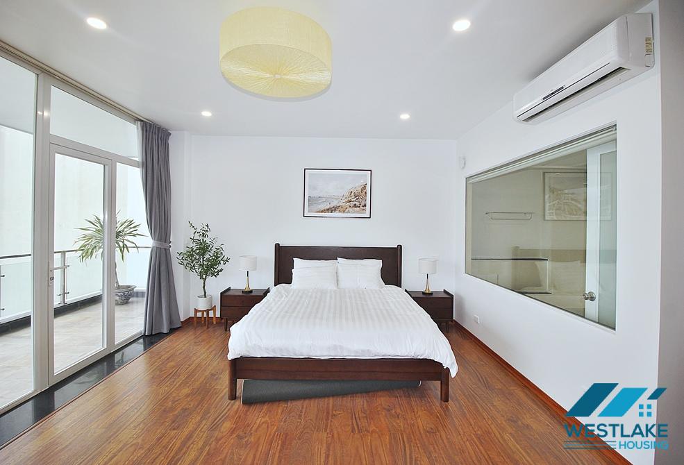 Lake view 03 bedrooms apartment for rent in Quang An st, Tay Ho district