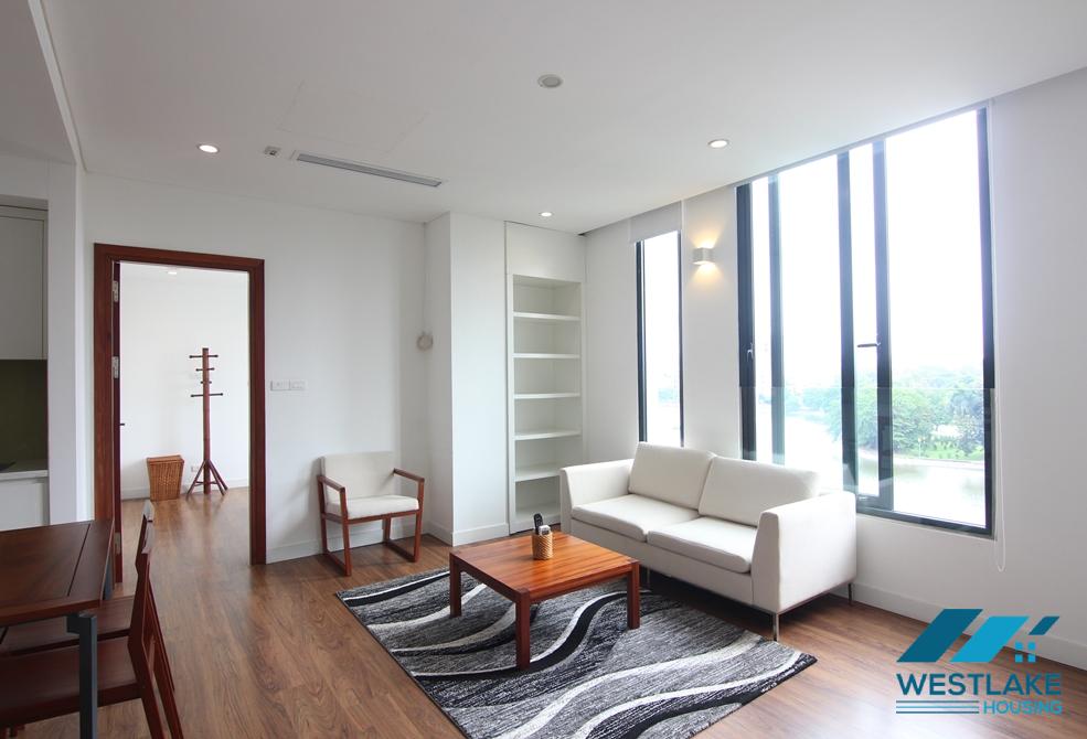 A bright and airy apartment with 2 bedrooms on the lake side for rent