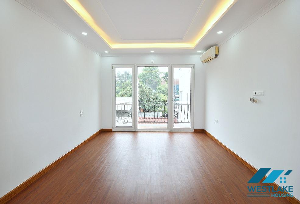 Unfurnished four bedrooms house for rent in Dang Thai Mai st, Tay Ho area