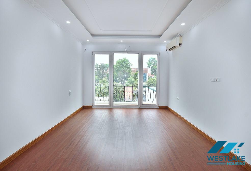 Unfurnished four bedrooms house for rent in Dang Thai Mai st, Tay Ho area