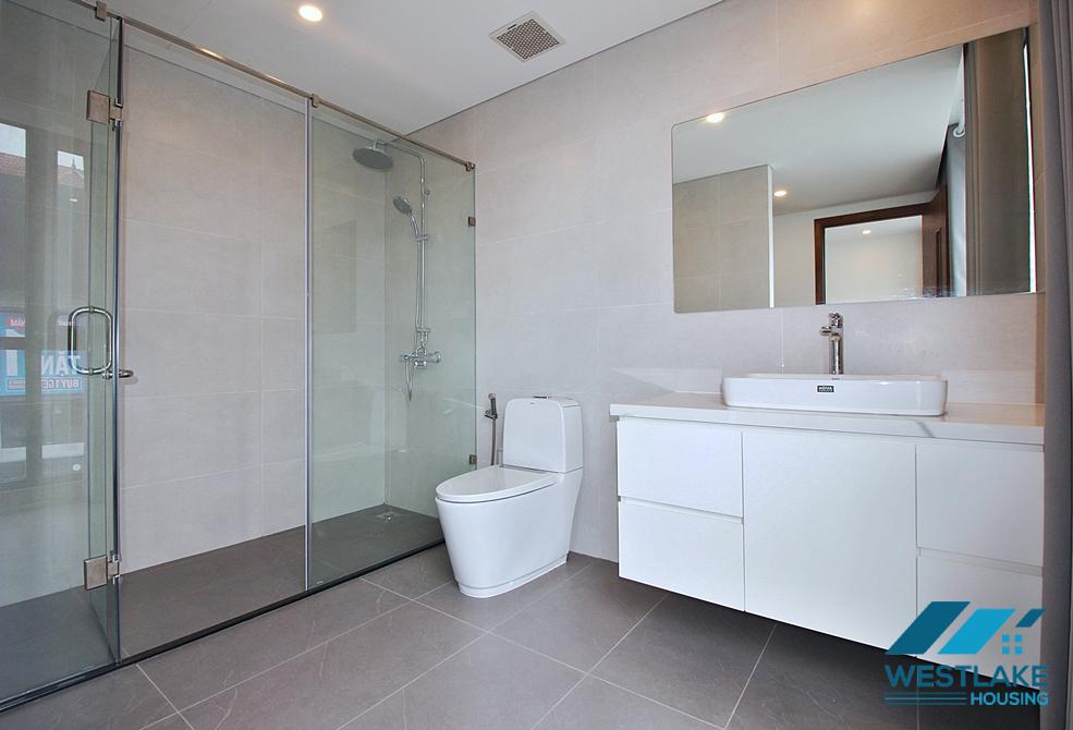 Brand new and bright 3 bedrooms apartment for rent in Xuan Dieu st, Tay Ho