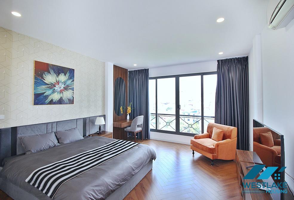 Renovated and lake view 3 beds apartment for rent in Xuan Dieu st, Tay Ho