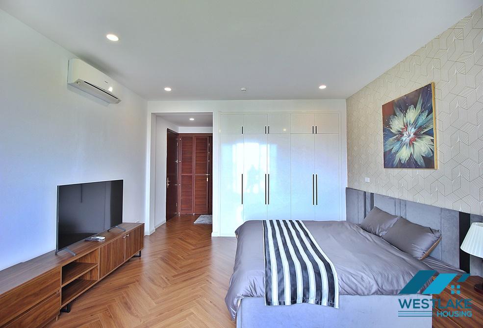 Renovated and lake view 3 beds apartment for rent in Xuan Dieu st, Tay Ho