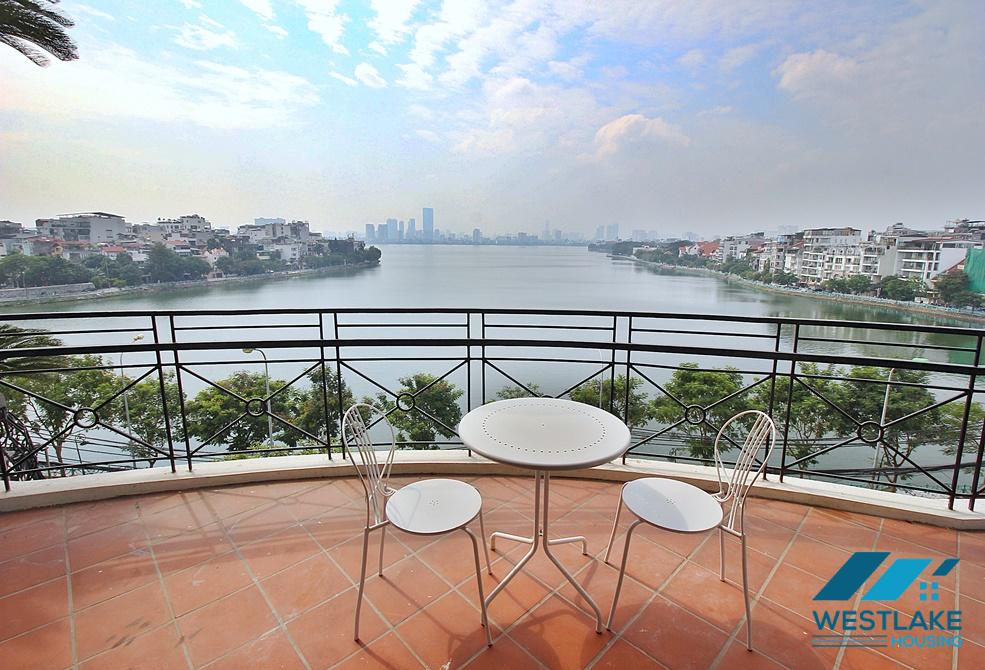 Renovated and lake view 3 beds apartment for rent in Xuan Dieu st, Tay Ho