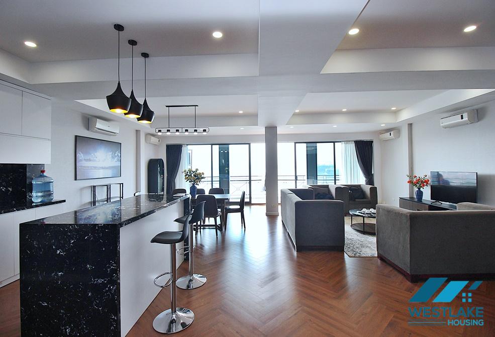 Renovated and lake view 3 beds apartment for rent in Xuan Dieu st, Tay Ho