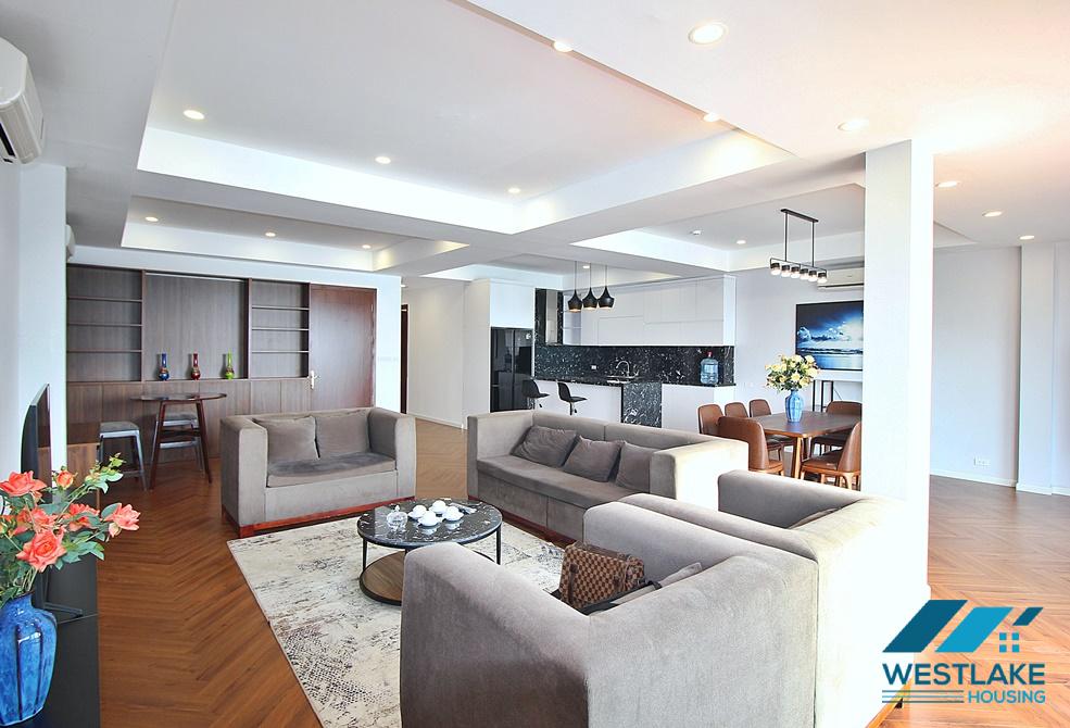 Renovated and lake view 3 beds apartment for rent in Xuan Dieu st, Tay Ho