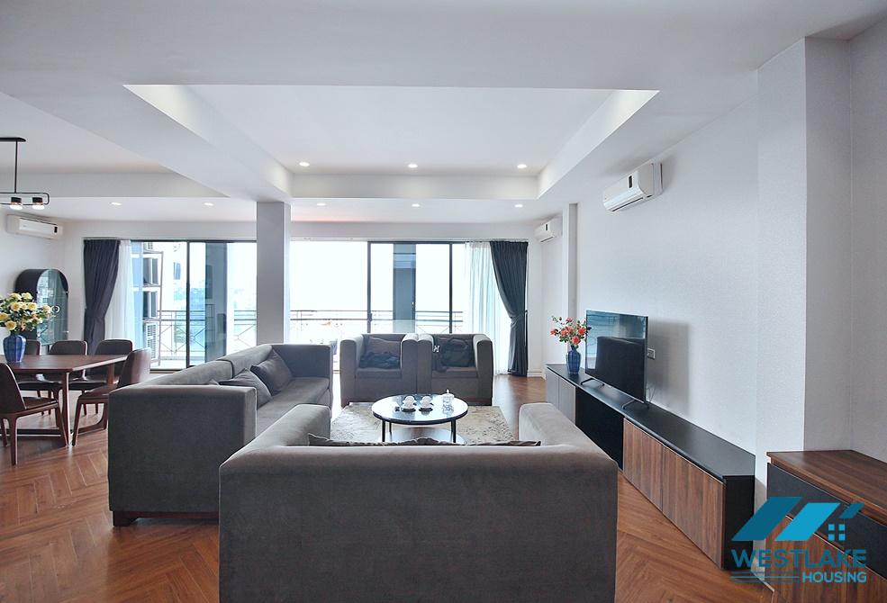 Renovated and lake view 3 beds apartment for rent in Xuan Dieu st, Tay Ho