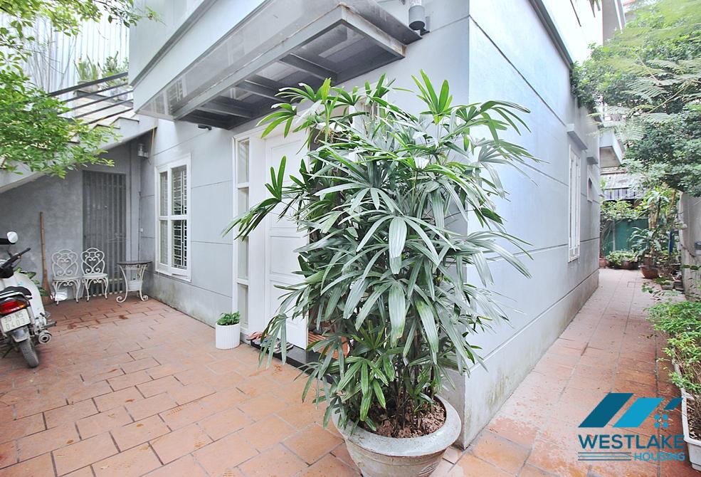 Lakeside garden house for rent in Tay Ho