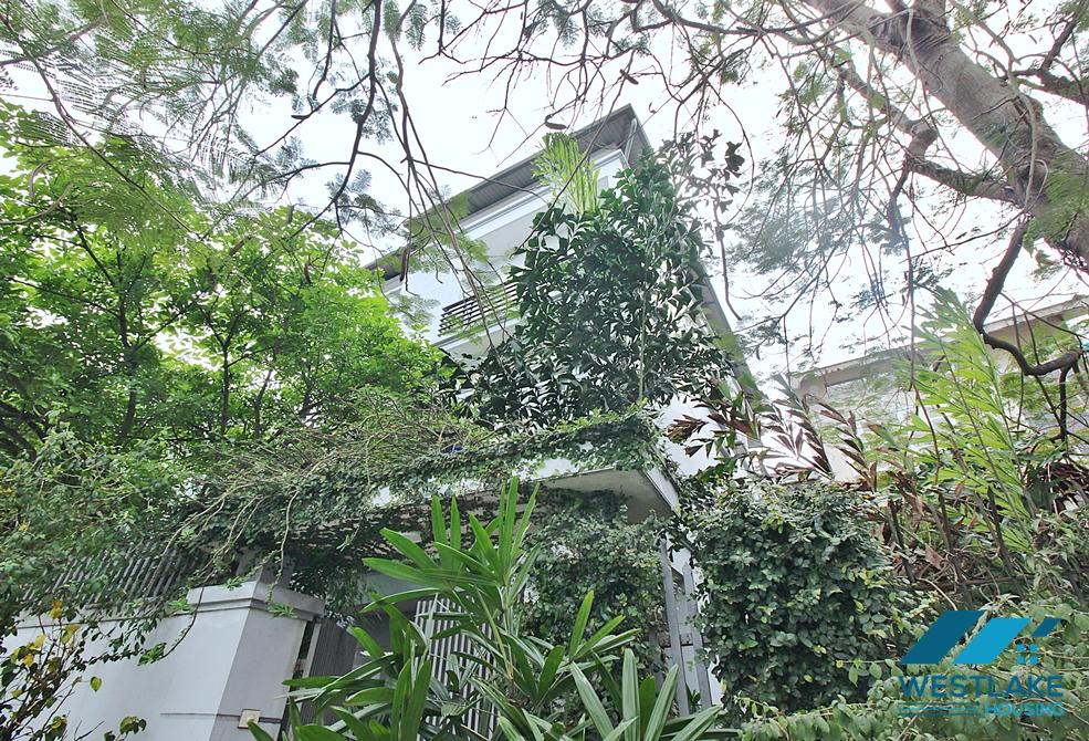 Lakeside garden house for rent in Tay Ho