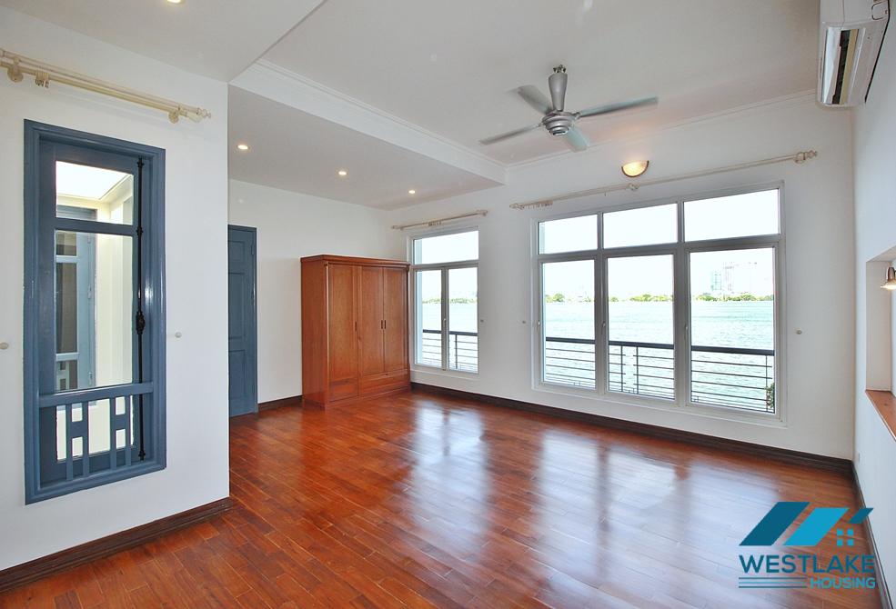 Renovated, lake view four bedrooms house for rent in Tay Ho, Ha Noi