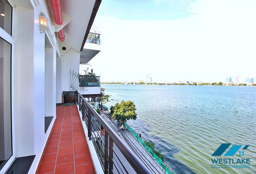 Renovated, lake view four bedrooms house for rent in Tay Ho, Ha Noi