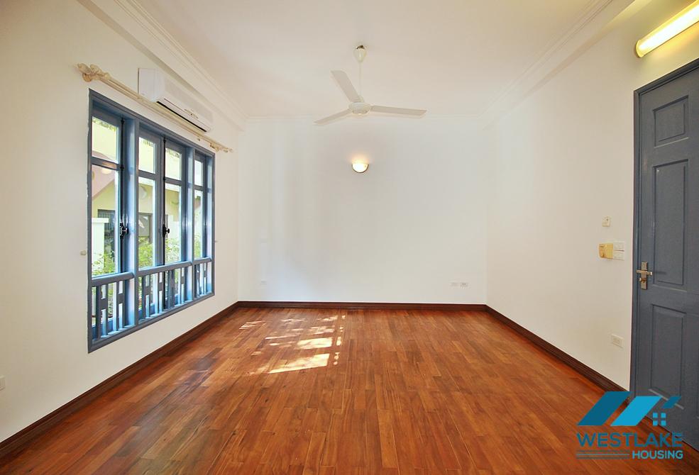 Renovated, lake view four bedrooms house for rent in Tay Ho, Ha Noi