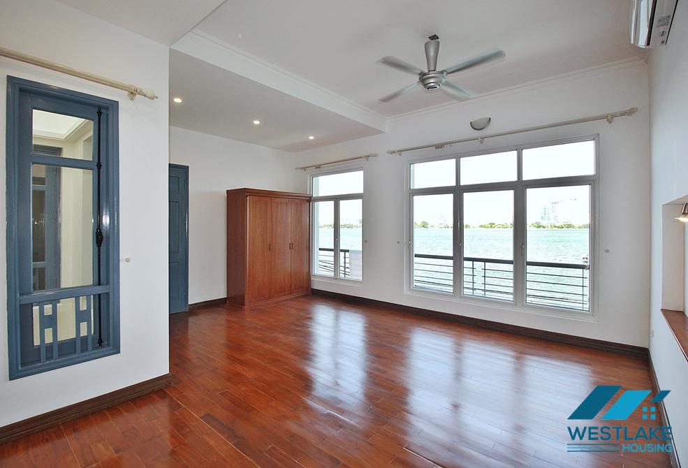 Renovated, lake view four bedrooms house for rent in Tay Ho, Ha Noi