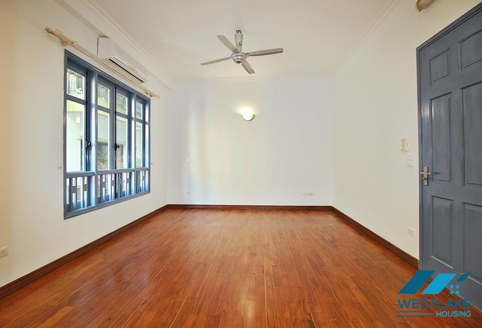 Renovated, lake view four bedrooms house for rent in Tay Ho, Ha Noi