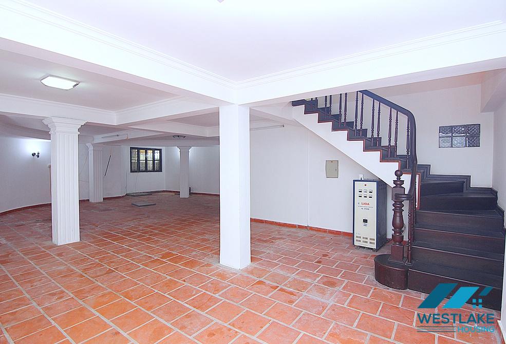 Beautiful house with 5 bedrooms for rent in the center of Westlake Tay Ho