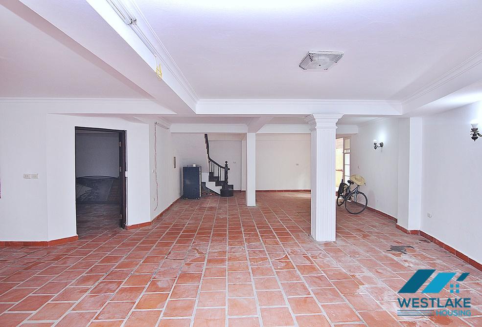 Beautiful house with 5 bedrooms for rent in the center of Westlake Tay Ho