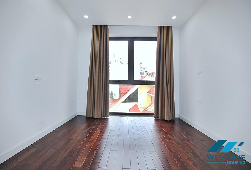 A spacious 4 bedroom apartment for rent in Tay ho street