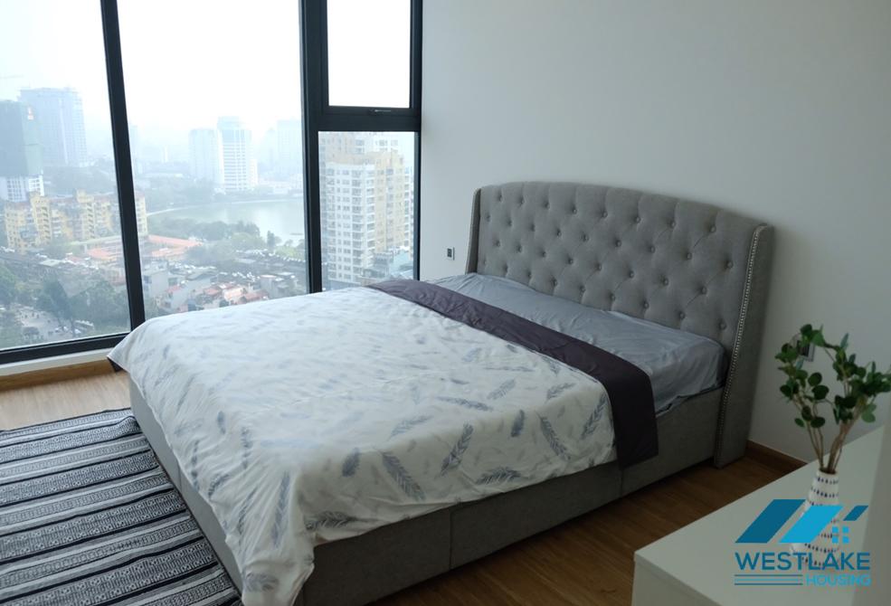 Lake view three bedrooms apartment for rent in Vinhome Metropolis, Ba Dinh district, Ha Noi