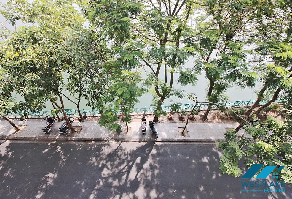 A 2 bedroom lake view apartment for rent in Nhat Chieu street