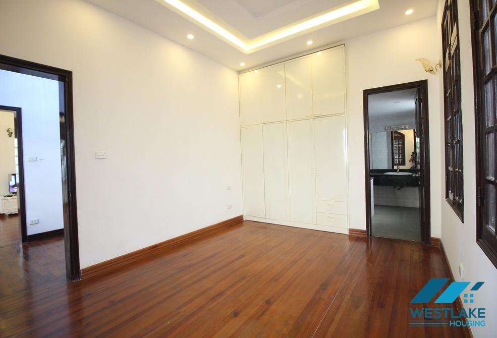 A nice unfurnished house for rent in Au co, Tay ho