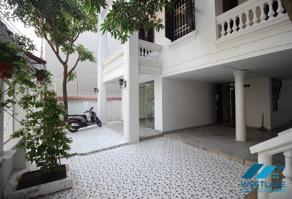 A nice unfurnished house for rent in Au co, Tay ho