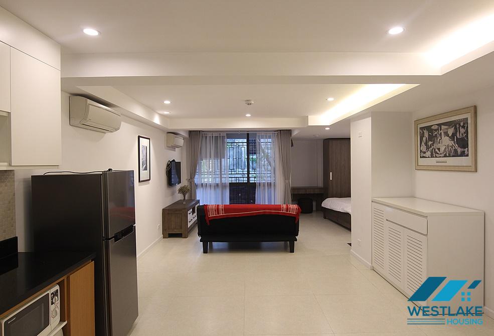 Spacious studio apartment for rent on Trich Sai Street, Tay Ho, Hanoi