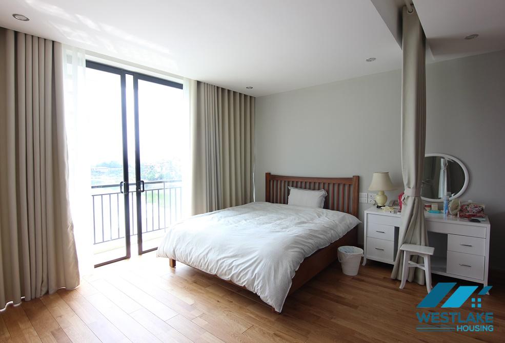 Bright studio with lake view for rent in Tay ho