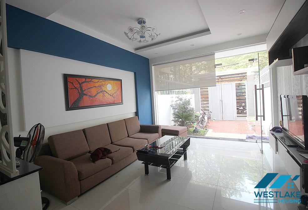 A nice 4 bedroom house with yard in Au co, Tay ho