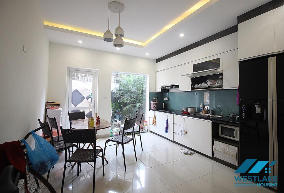 A nice 4 bedroom house with yard in Au co, Tay ho