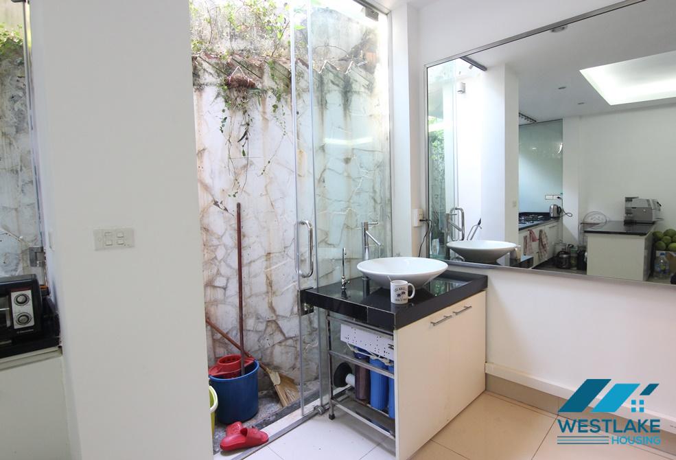 A lovely 3 bedroom house for rent in Au co, Tay ho