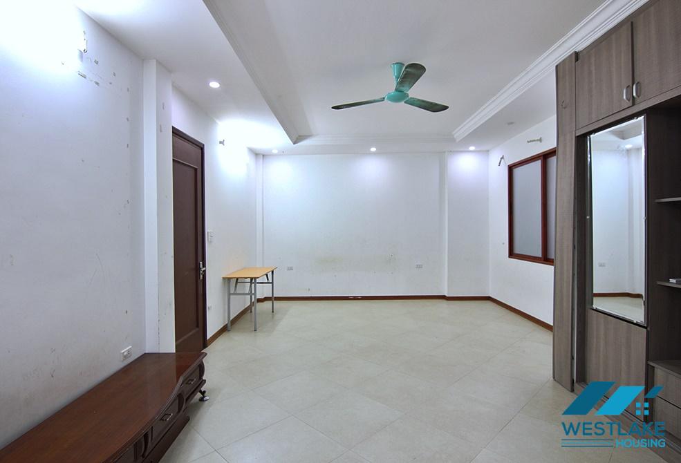 A cheap 3 bedroom house for rent in Au co, Tay ho