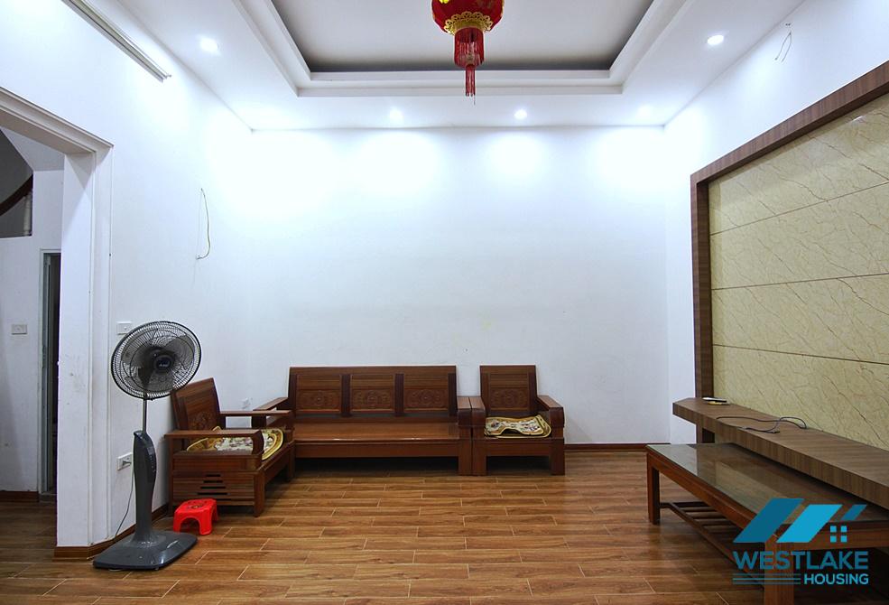 A cheap 3 bedroom house for rent in Au co, Tay ho