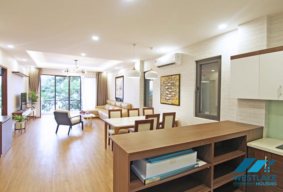 Tay Ho lake side spacious apartment for rent