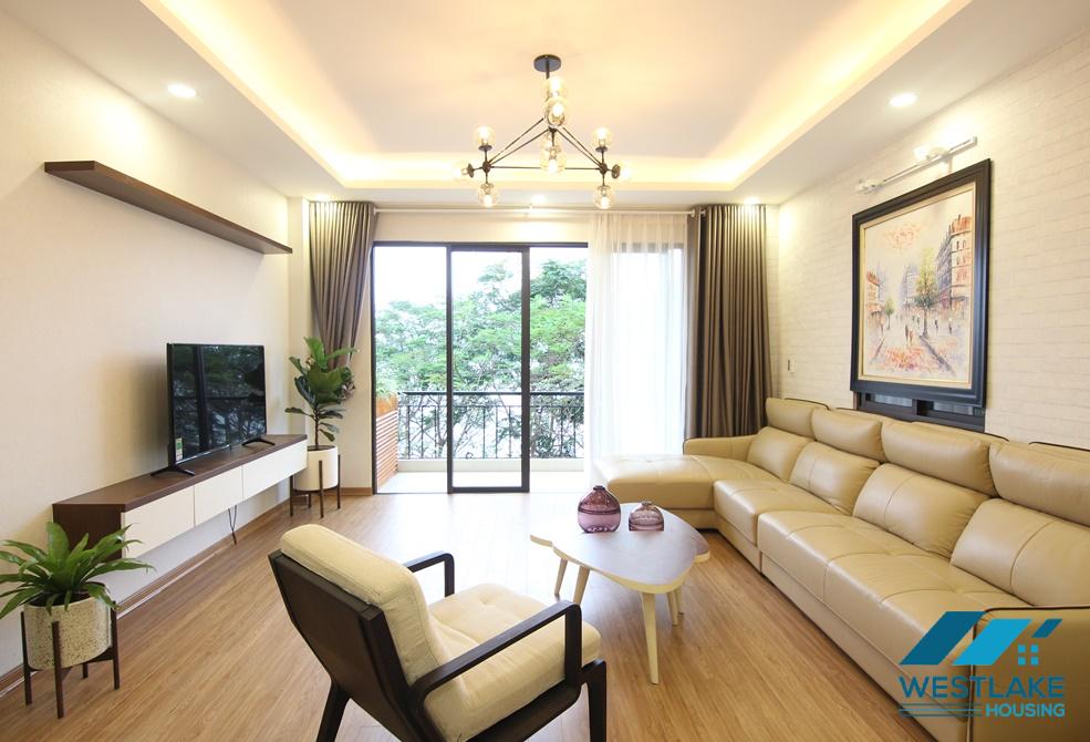 Tay Ho lake side spacious apartment for rent