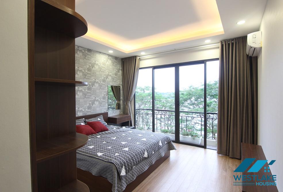 Tay Ho lake side spacious apartment for rent