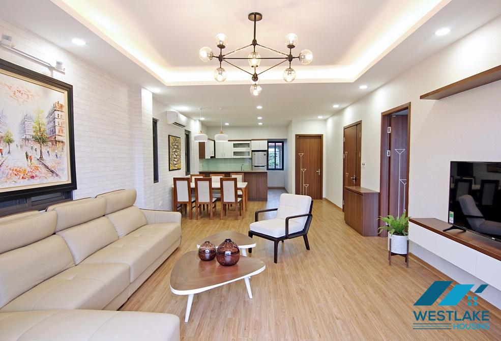  Tay Ho lake side spacious apartment for rent