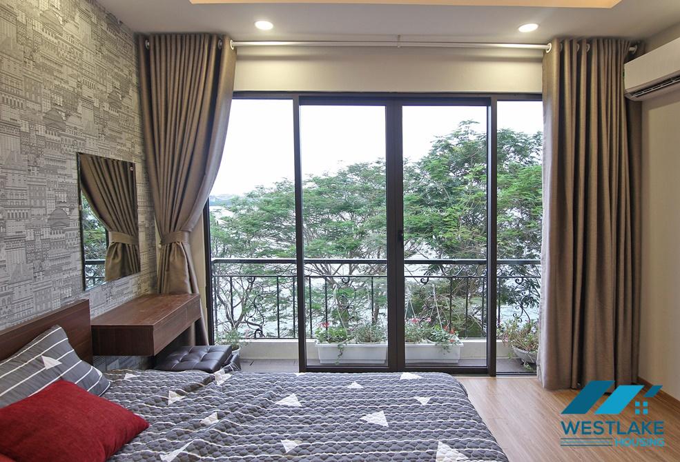 Tay Ho lake side spacious apartment for rent